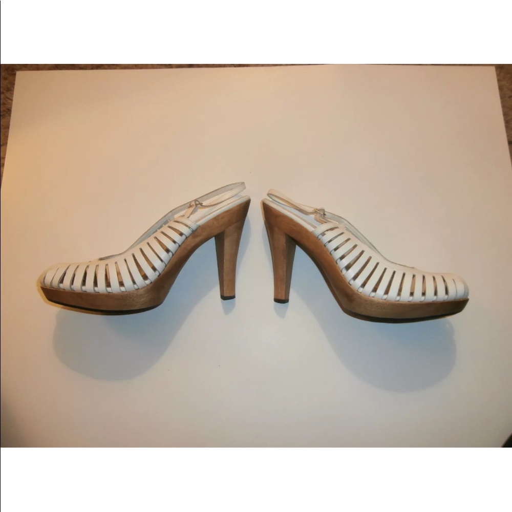 Michael Kors ❤️White Heel 👠 size 12 true to size.